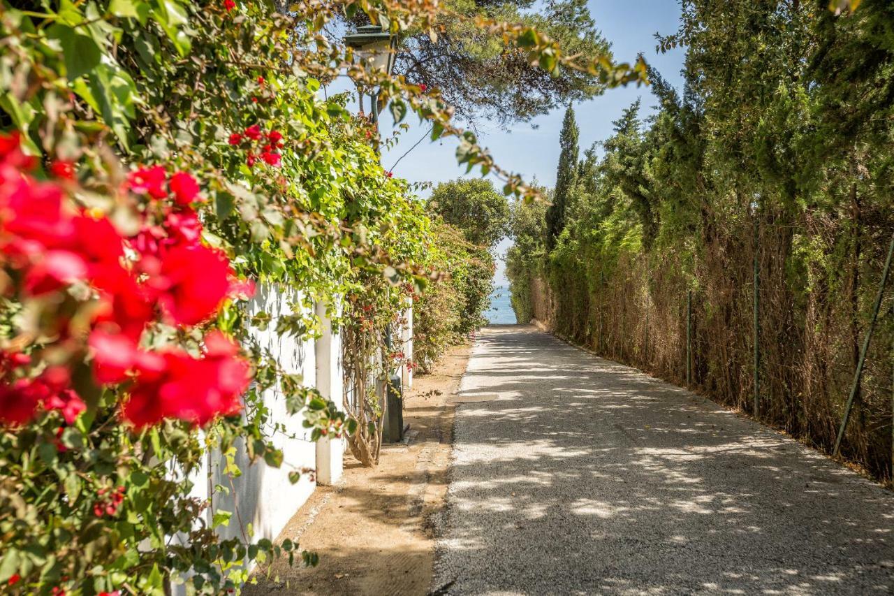 Beachside Cosy Apartment With Pool Estepona Exterior photo